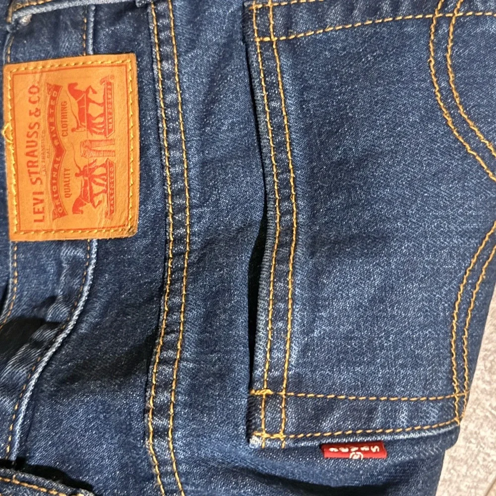 Size 31 Levi’s Cut Off Pants 👖